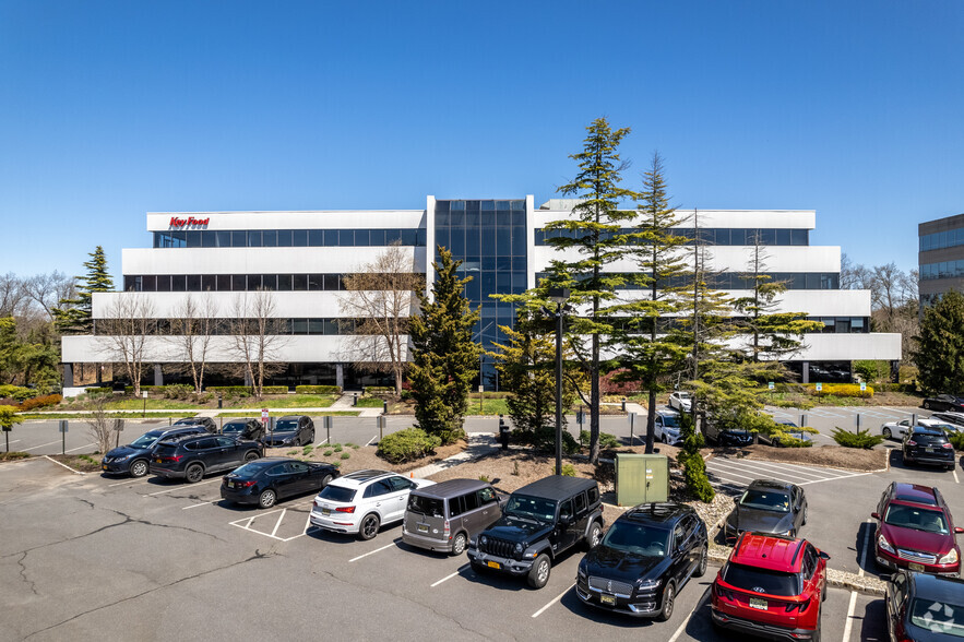 100 Matawan Rd, Matawan, NJ à louer - Photo de l’immeuble – Image 2 sur 15