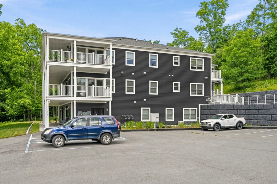 812 Broad St, Milford, PA à vendre - Photo principale – Image 1 sur 38