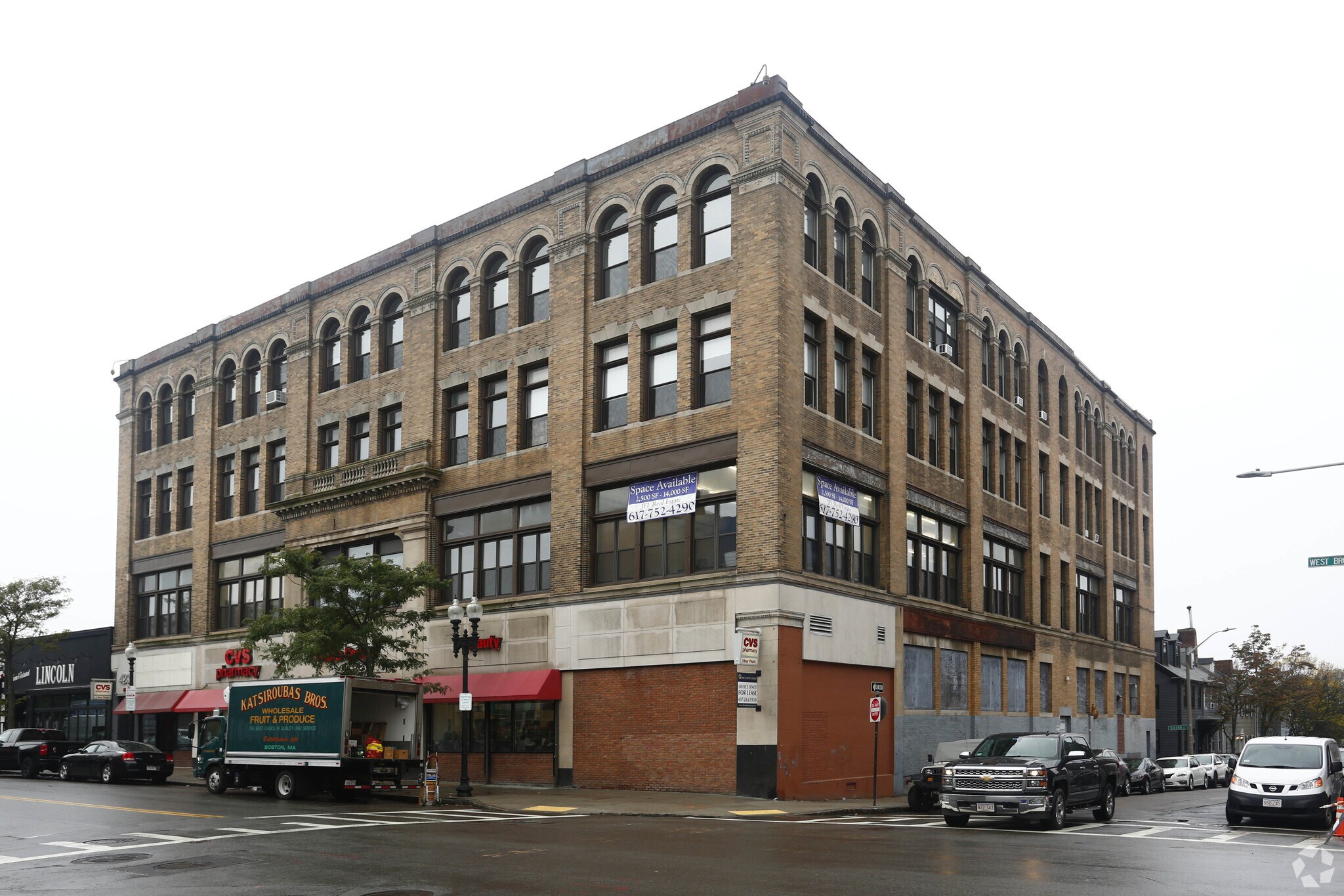 423 W Broadway, South Boston, MA à louer Photo principale– Image 1 sur 71