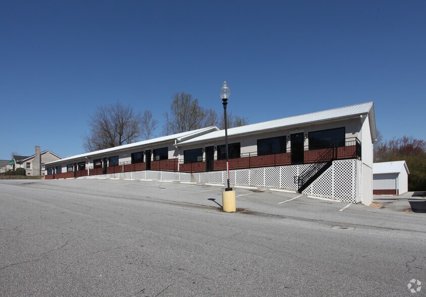195 E Jarrard St, Cleveland, GA à louer - Photo de l’immeuble – Image 2 sur 3