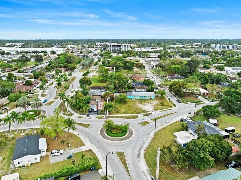 17611 SW 102nd Ave, Miami, FL à vendre - Photo de l’immeuble – Image 3 sur 20