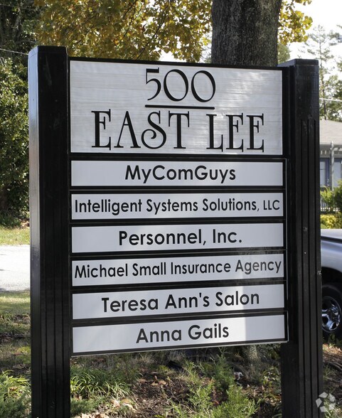 500 E Lee Rd, Taylors, SC à louer - Photo de l’immeuble – Image 1 sur 1
