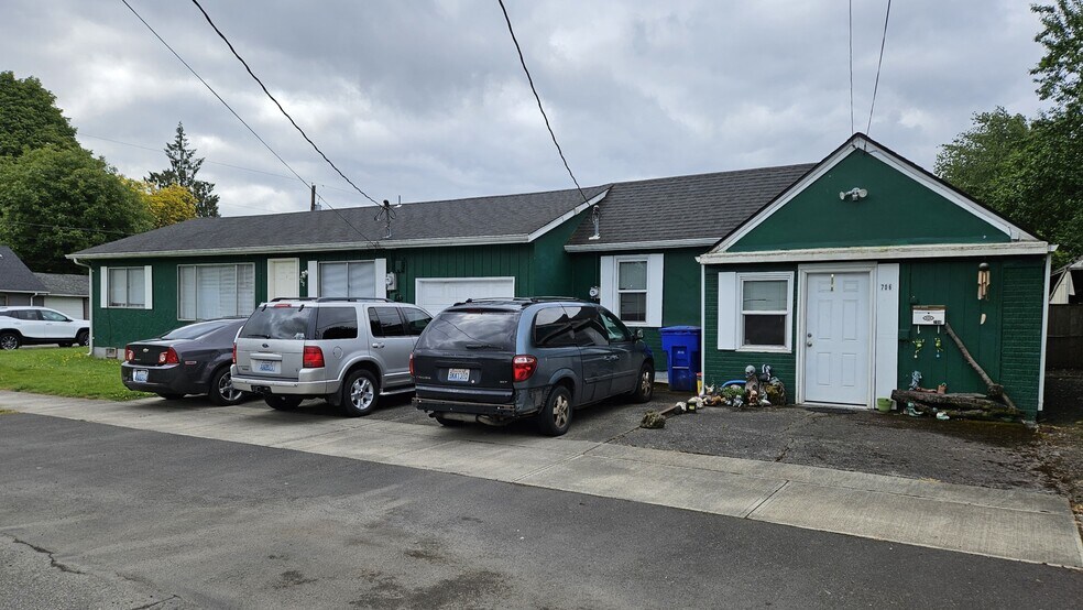 706 Laurel St, Kelso, WA à vendre - Photo intérieure – Image 2 sur 12