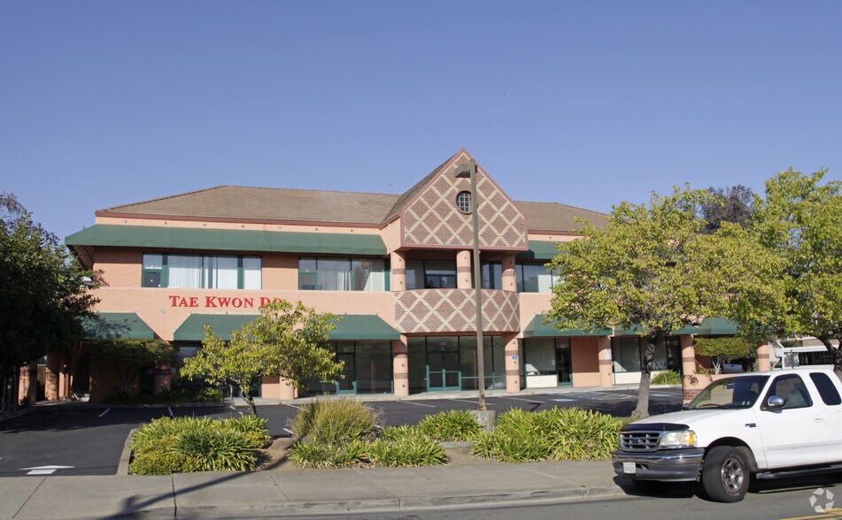 425 Military East St, Benicia, CA à louer - Photo de l’immeuble – Image 2 sur 4