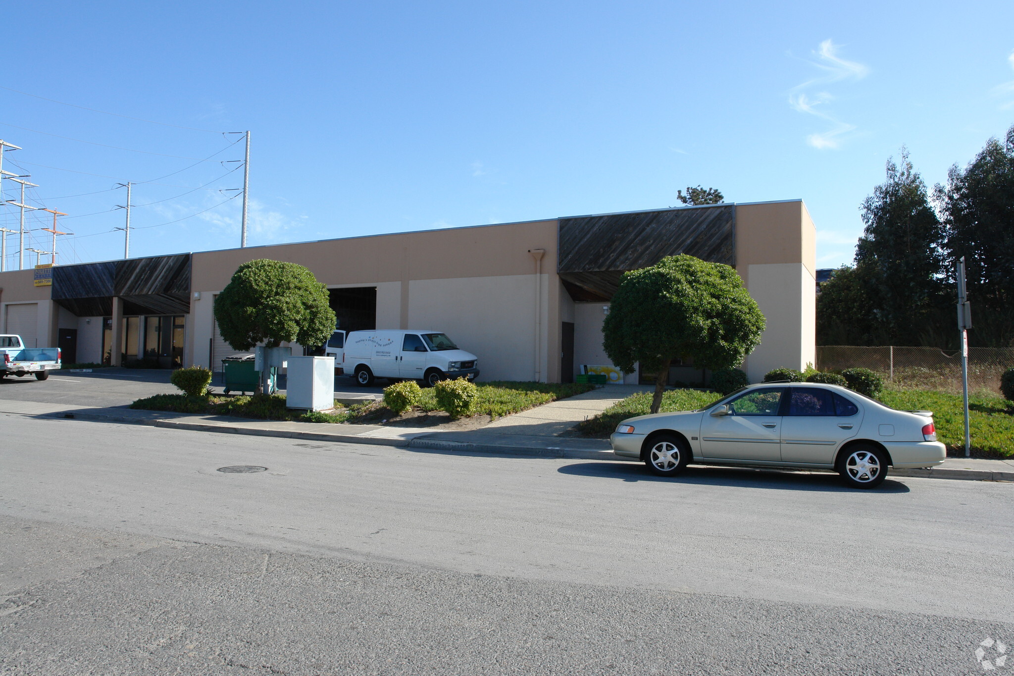 371-377 Shaw Rd, South San Francisco, CA à louer Photo principale– Image 1 sur 5