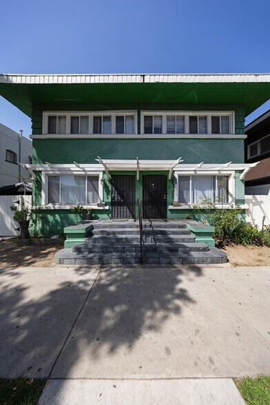 643 Elm Ave, Long Beach, CA à vendre - Photo de l’immeuble – Image 3 sur 19