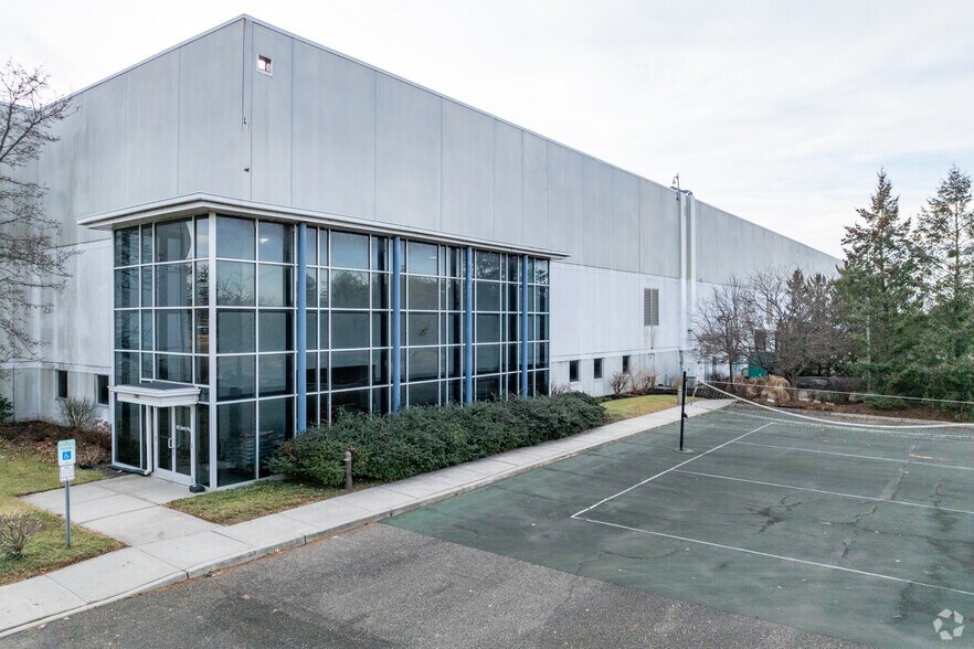 100 Liberty Way, Cranbury, NJ à louer - Photo de l’immeuble – Image 3 sur 5