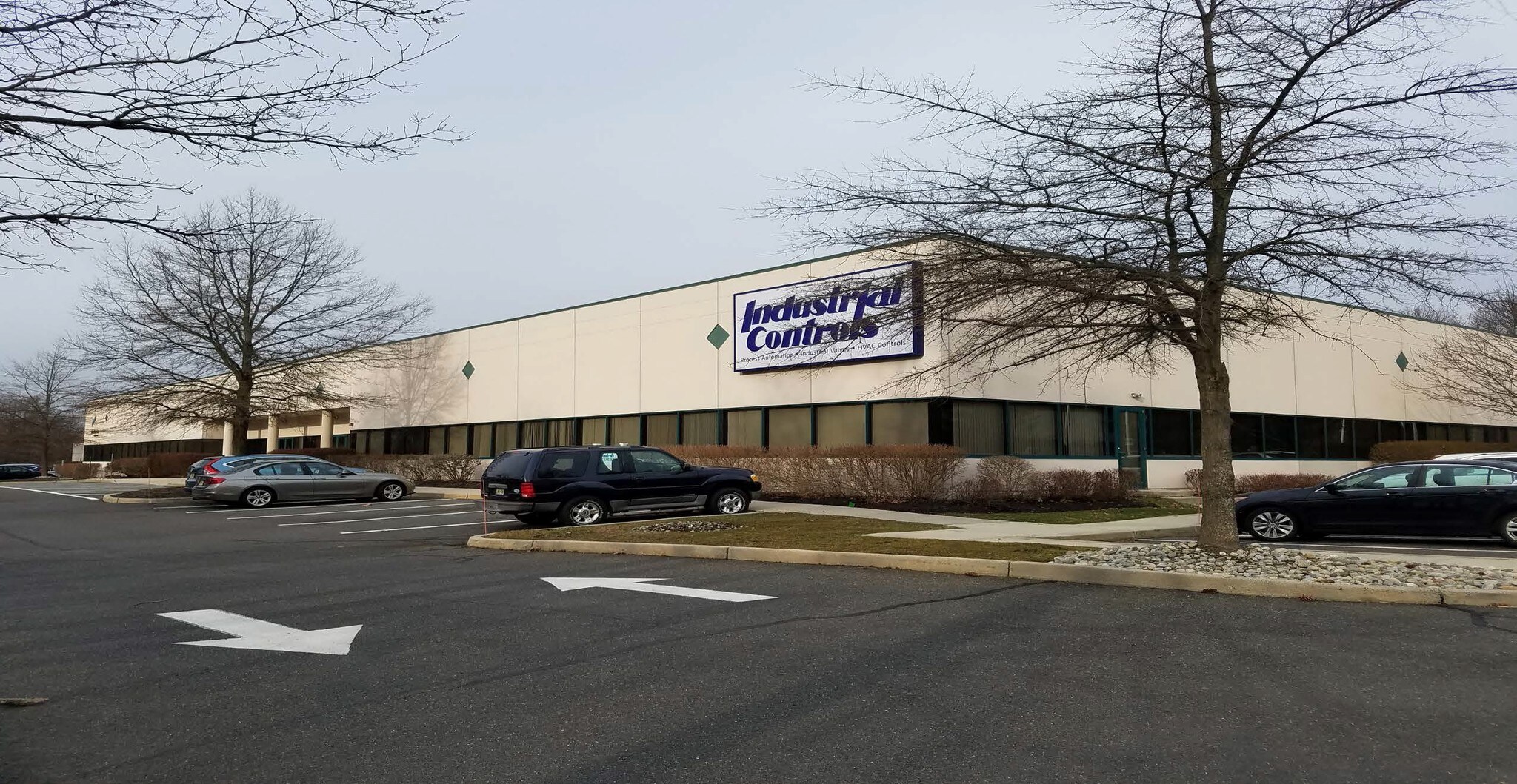 17-21 Christopher Way, Eatontown, NJ à louer Photo principale– Image 1 sur 6