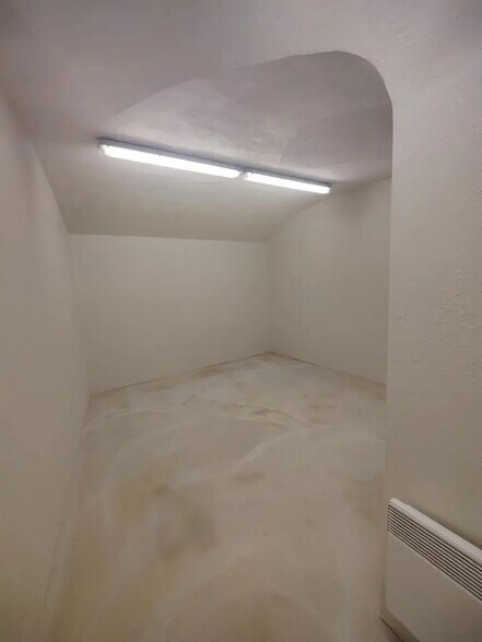 Local commercial dans Paris à louer - Photo intérieure – Image 2 sur 4