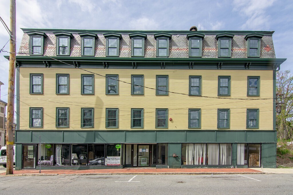 2 Charles St, Methuen, MA à louer Photo principale– Image 1 sur 10