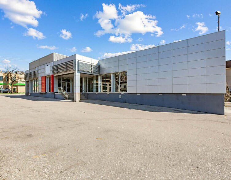 1661 Avenue Rd, Toronto, ON à louer - Photo de l’immeuble – Image 2 sur 9