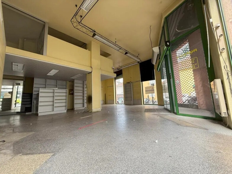 Local d'activités dans Pau à vendre - Photo de l’immeuble – Image 3 sur 7