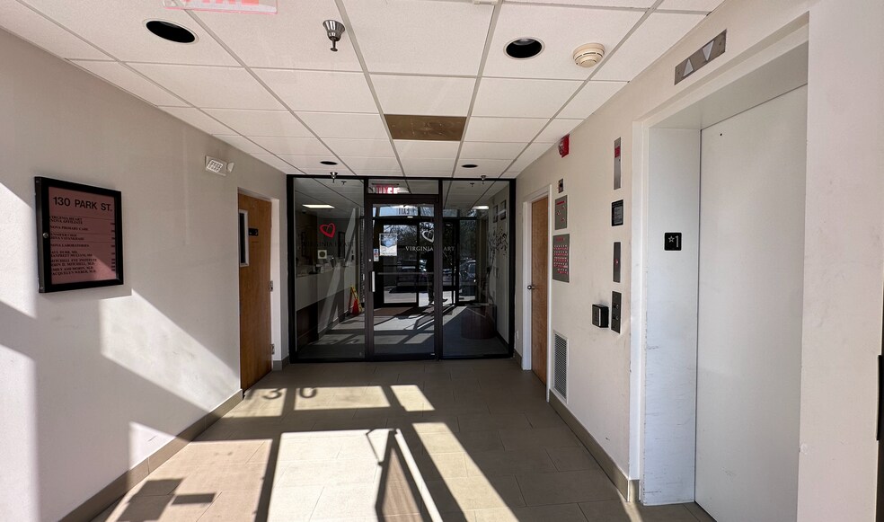 130 Park St SE, Vienna, VA à louer - Photo intérieure – Image 3 sur 27