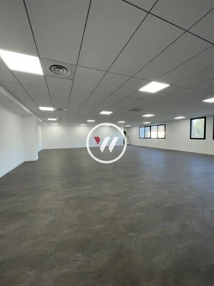 Bureau dans Aubagne à louer - Photo de l’immeuble – Image 3 sur 9