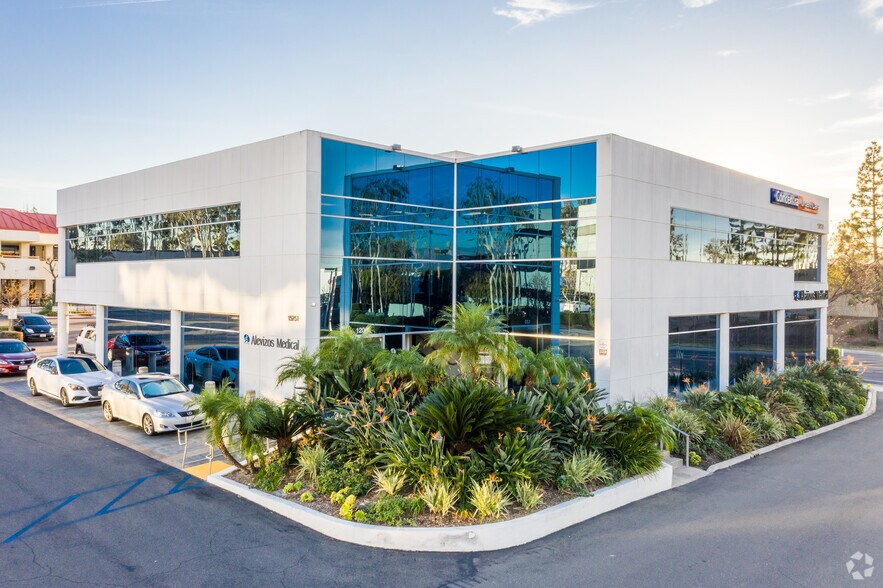 15751 Rockfield Blvd, Irvine, CA à louer - Photo principale – Image 2 sur 13