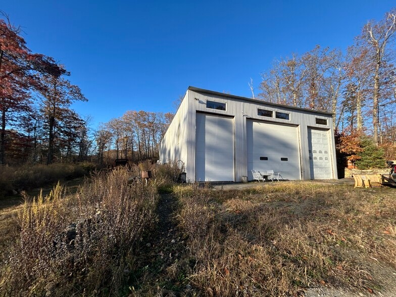 545 Grape Hollow Rd, Holmes, NY à vendre - Photo de l’immeuble – Image 3 sur 7