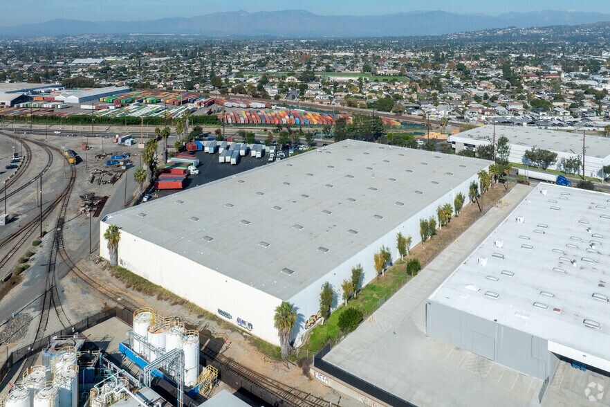 11500 Los Nietos Rd, Santa Fe Springs, CA à louer - Photo de l’immeuble – Image 2 sur 6