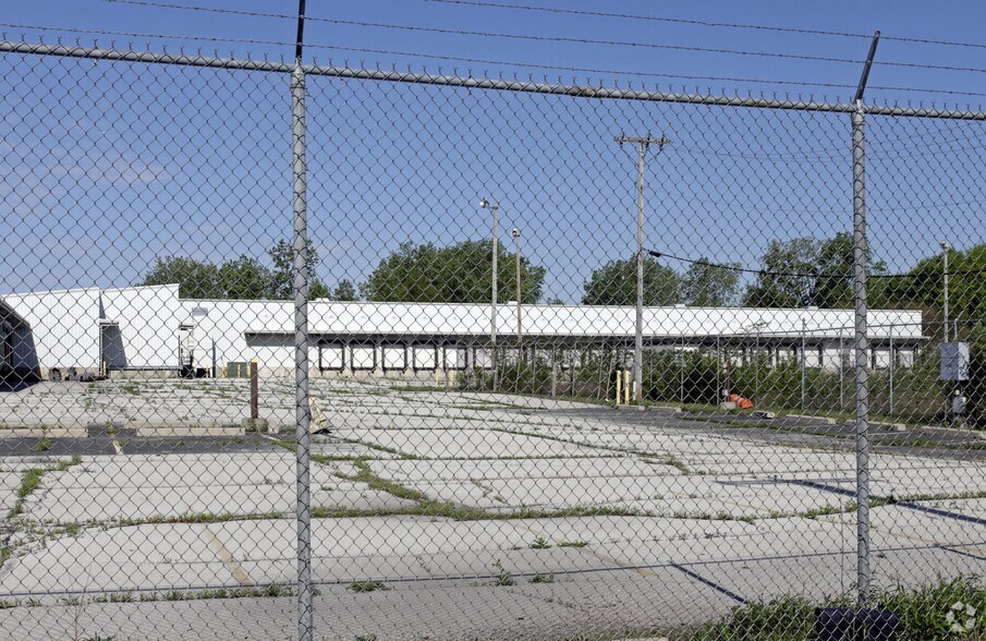 560 S Reynolds Rd, Toledo, OH à louer - Photo de l’immeuble – Image 3 sur 5
