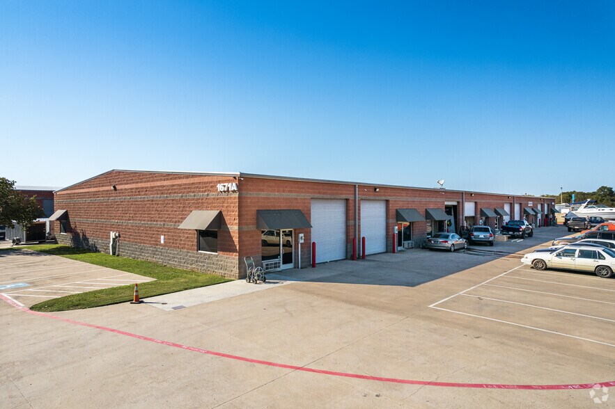 1671 Riverview Dr, Lewisville, TX à louer - Photo de l’immeuble – Image 2 sur 3