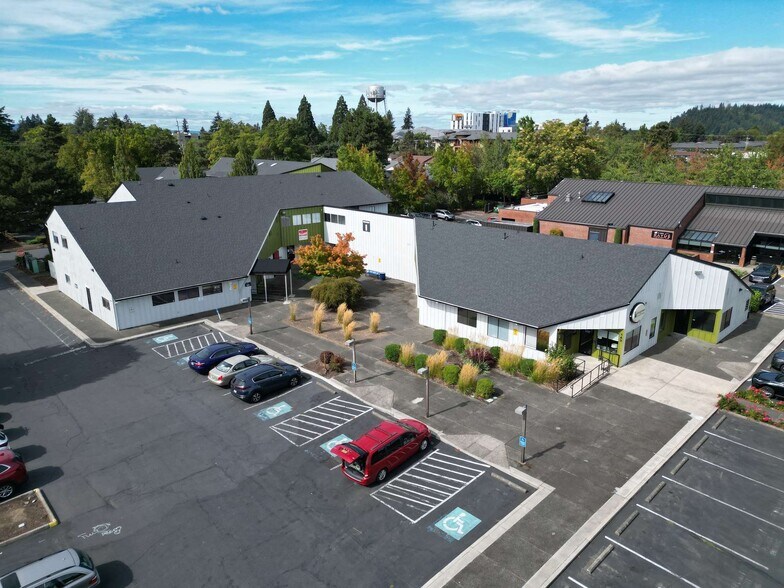 121-185 NE 102nd Ave, Portland, OR à louer - Photo de l’immeuble – Image 1 sur 2