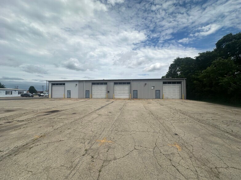 2402 McDonough St, Joliet, IL à louer - Photo de l’immeuble – Image 1 sur 3