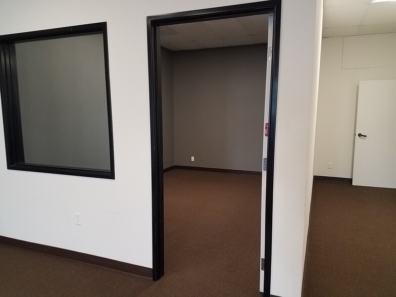 2840-2850 E Foothill Blvd, Pasadena, CA à louer - Photo de l’immeuble – Image 2 sur 9