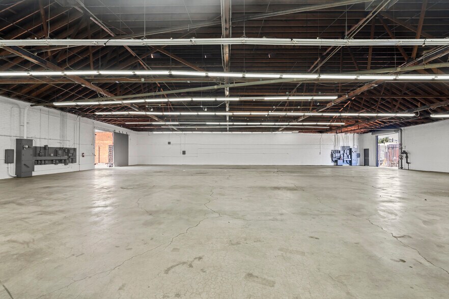 3301 Maple Ave, Los Angeles, CA à louer - Photo de l’immeuble – Image 3 sur 44