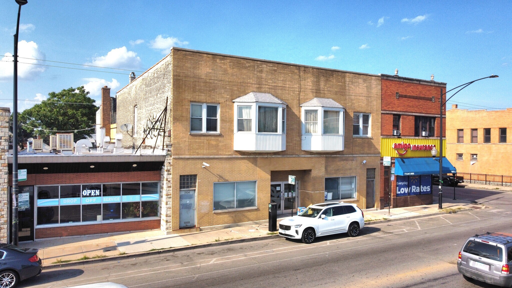 1902 W Cermak Rd, Chicago, IL à louer Photo de l’immeuble– Image 1 sur 25