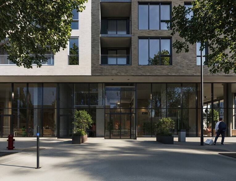 1814-1835 Rue Sainte-Catherine E, Montréal, QC à louer - Photo de l’immeuble – Image 2 sur 7