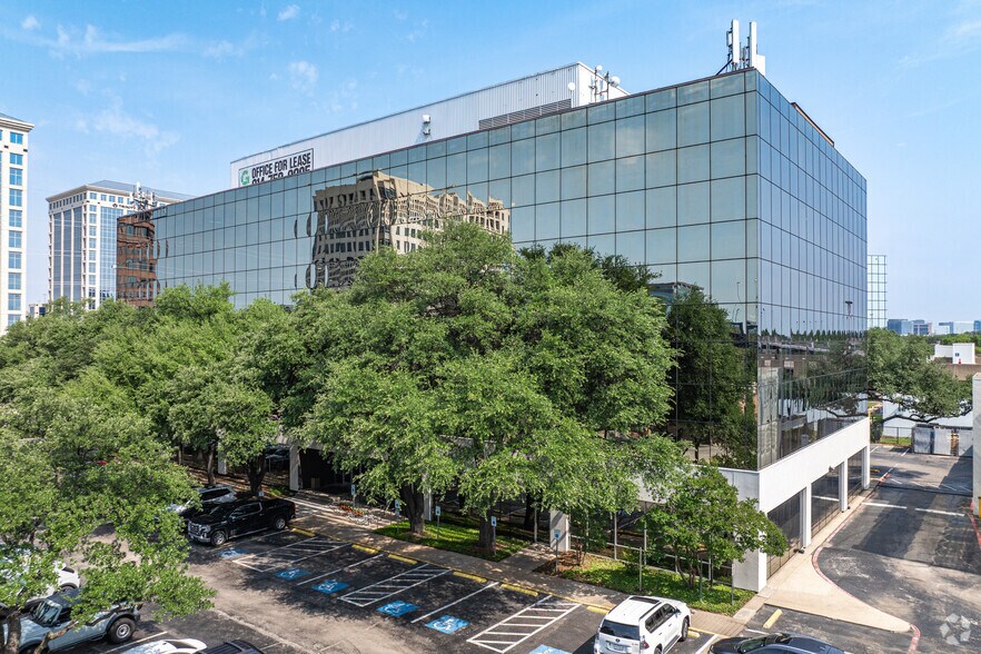 14110 N Dallas Pky, Dallas, TX à louer - Photo de l’immeuble – Image 1 sur 21