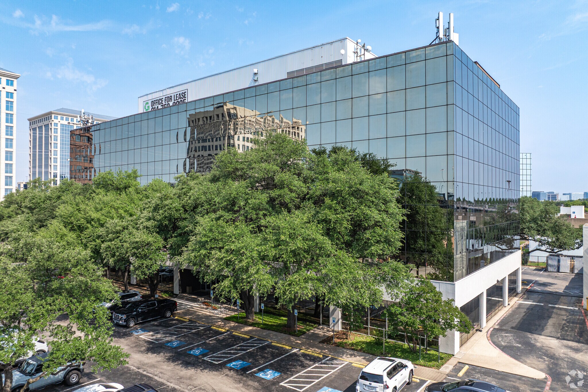 14110 N Dallas Pky, Dallas, TX à louer Photo de l’immeuble– Image 1 sur 22