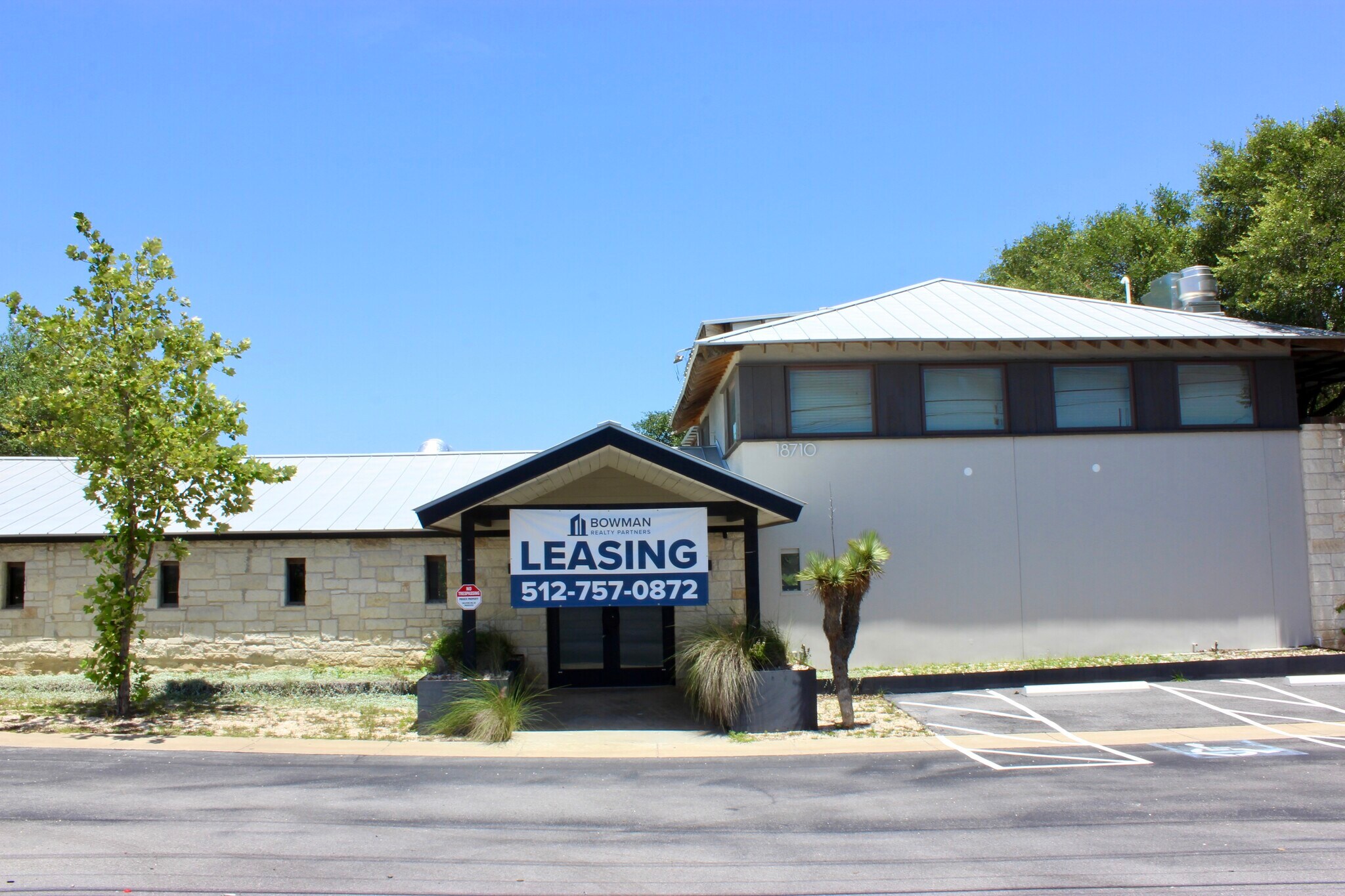 18800 Hamilton Pool Rd, Dripping Springs, TX à louer Photo de l’immeuble– Image 1 sur 10