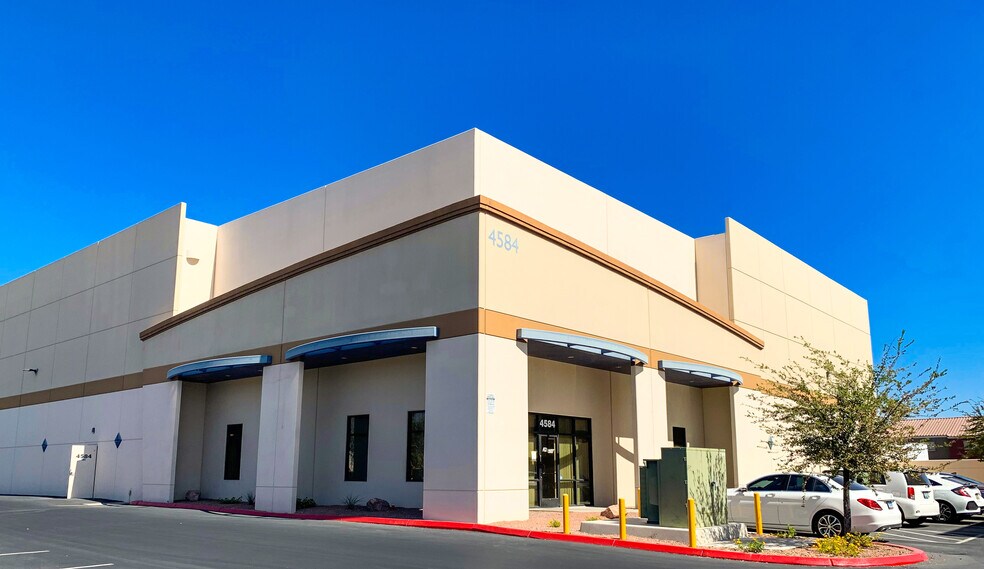 4584 Calimesa St, Las Vegas, NV à louer - Photo de l’immeuble – Image 2 sur 4