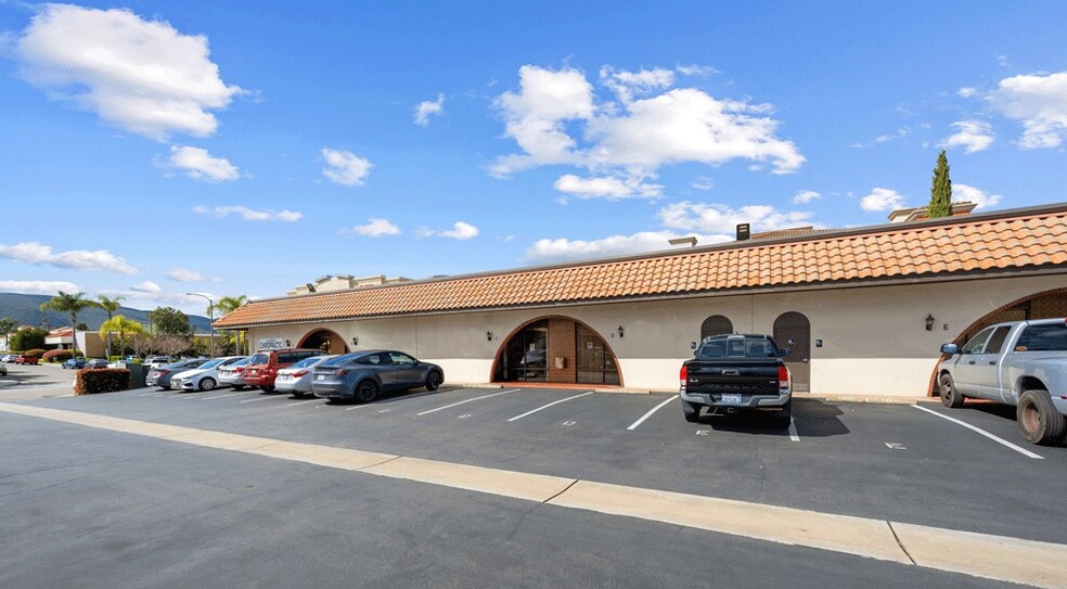 930 Boardwalk, San Marcos, CA à louer - Photo de l’immeuble – Image 3 sur 4