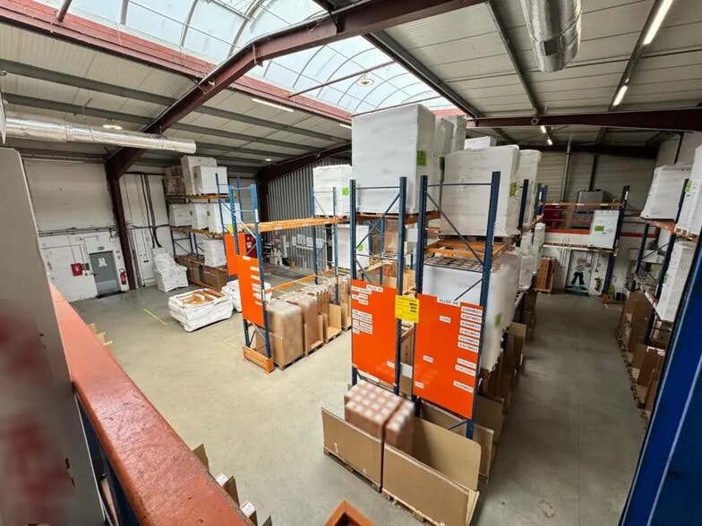 Local d'activités dans Méry-sur-Oise à vendre - Photo de l’immeuble – Image 3 sur 21