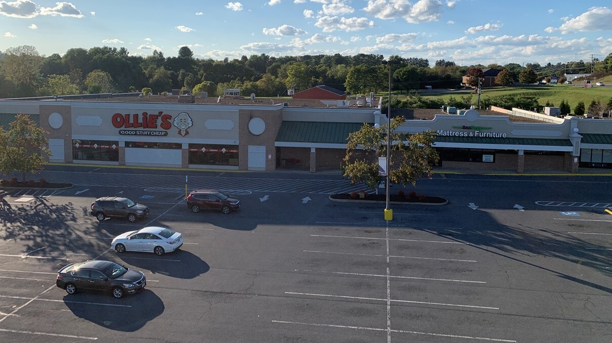 109 Lew Dewitt Blvd, Waynesboro, VA à louer Photo de l’immeuble– Image 1 sur 9