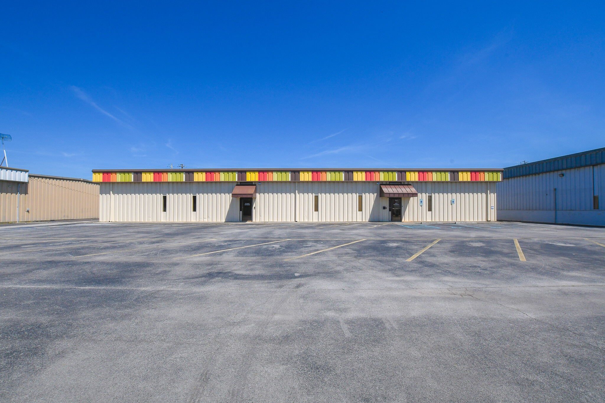 4812 Commercial Dr, Huntsville, AL à louer Photo de l’immeuble– Image 1 sur 4