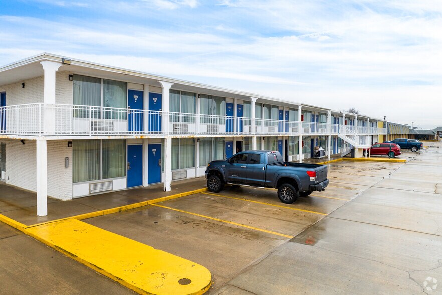 Quality Inn & Motel 6 portefeuille de 2 biens à vendre sur LoopNet.fr - Photo principale – Image 2 sur 2