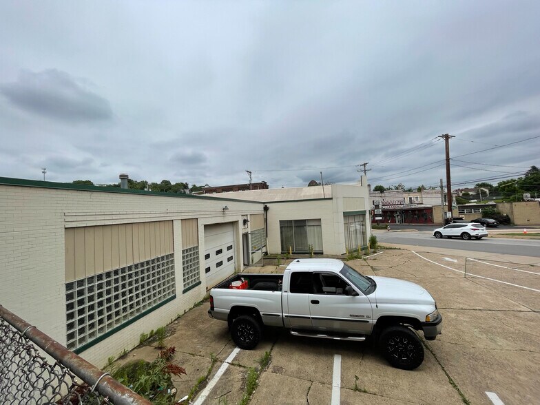 1002 Chartiers Ave, McKees Rocks, PA à vendre - Photo de l’immeuble – Image 3 sur 16