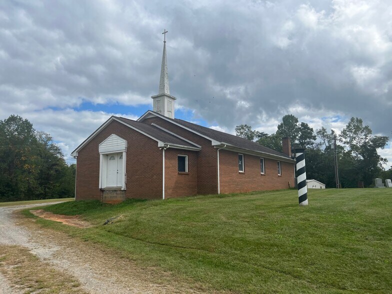 Worship Center & Fellowship Hall Danbury portefeuille de 2 biens à vendre sur LoopNet.fr - Photo principale – Image 2 sur 15