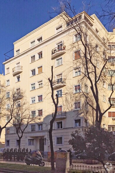 Calle de Juan Bravo, 25, Madrid, Madrid à louer - Photo de l’immeuble – Image 2 sur 3