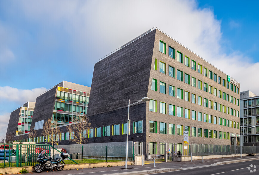 Bureau dans Nanterre à louer - Photo de l’immeuble – Image 2 sur 3