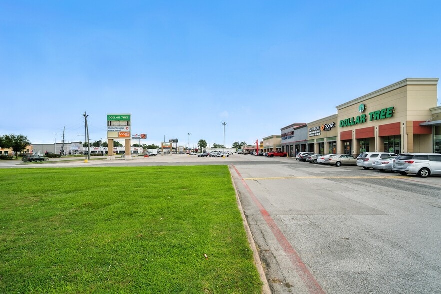 2113-2217 E FM-1960, Houston, TX à louer - Photo de l’immeuble – Image 2 sur 8