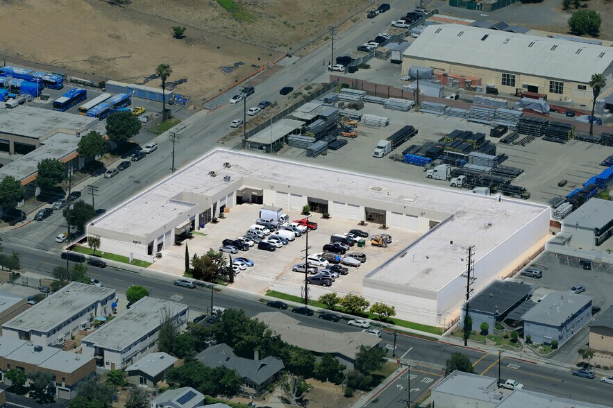 2300 Walnut Ave, Signal Hill, CA à vendre - Photo de l’immeuble – Image 1 sur 8