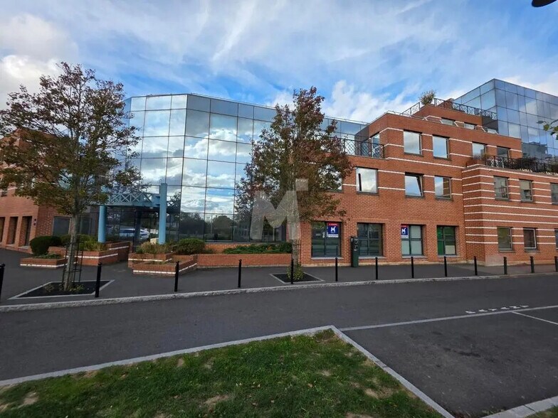 Bureau dans Évry-Courcouronnes à louer - Photo de l’immeuble – Image 3 sur 12