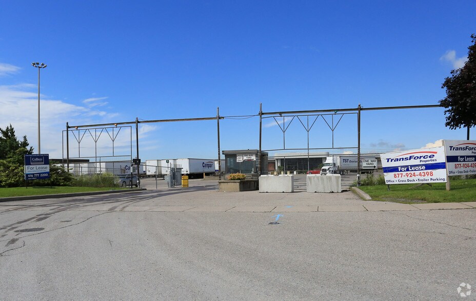 1250 Thornton Rd S, Oshawa, ON à louer - Photo de l’immeuble – Image 3 sur 3