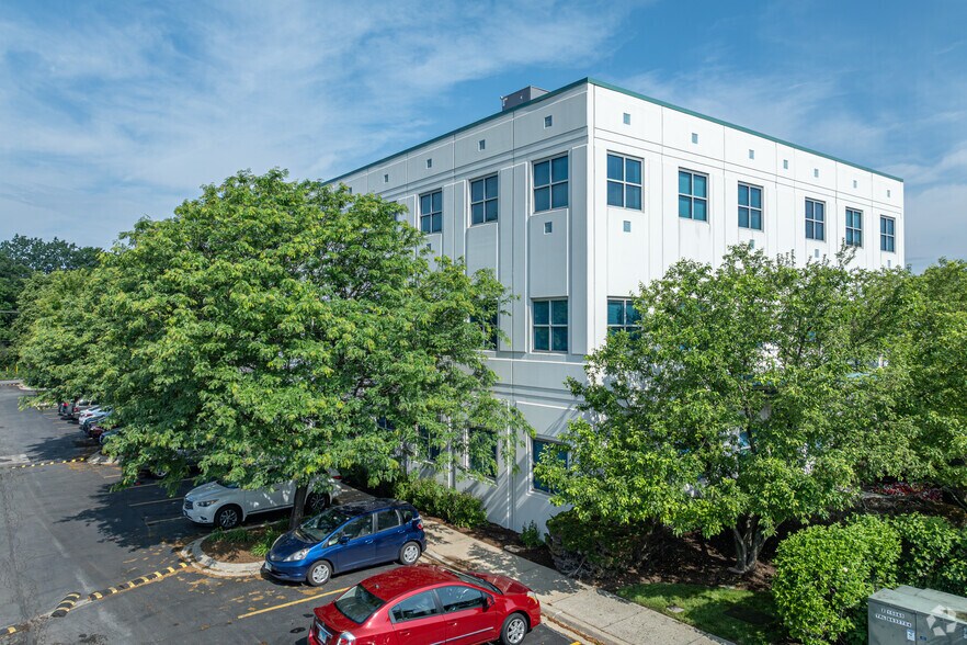 8741 S Greenwood Ave, Chicago, IL à louer - Photo de l’immeuble – Image 1 sur 24