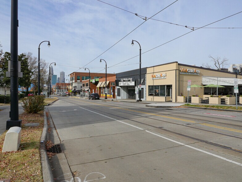 1609 Elizabeth Ave, Charlotte, NC à louer - Photo de l’immeuble – Image 3 sur 4