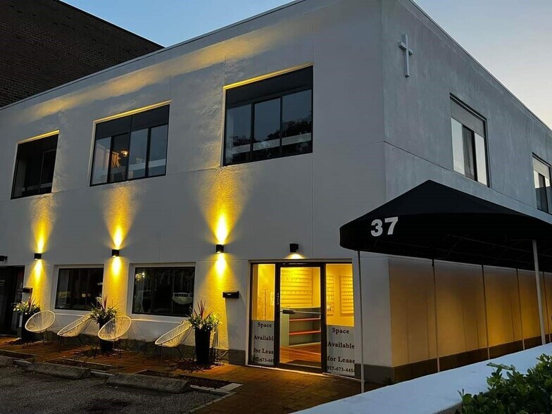 37 W Putnam Ave, Greenwich, CT à louer - Photo de l’immeuble – Image 2 sur 8