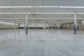 2002-2012 Lee Hwy, Bristol, VA à louer Photo intérieure– Image 2 sur 8